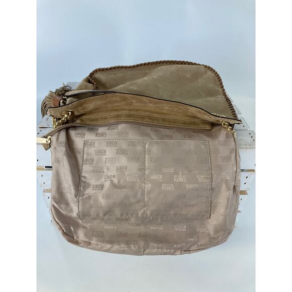 MICHAEL KORS, LARGE TAN SUEDE SHOULDER BAG WITH TASSEL - Picture 15 of 16
